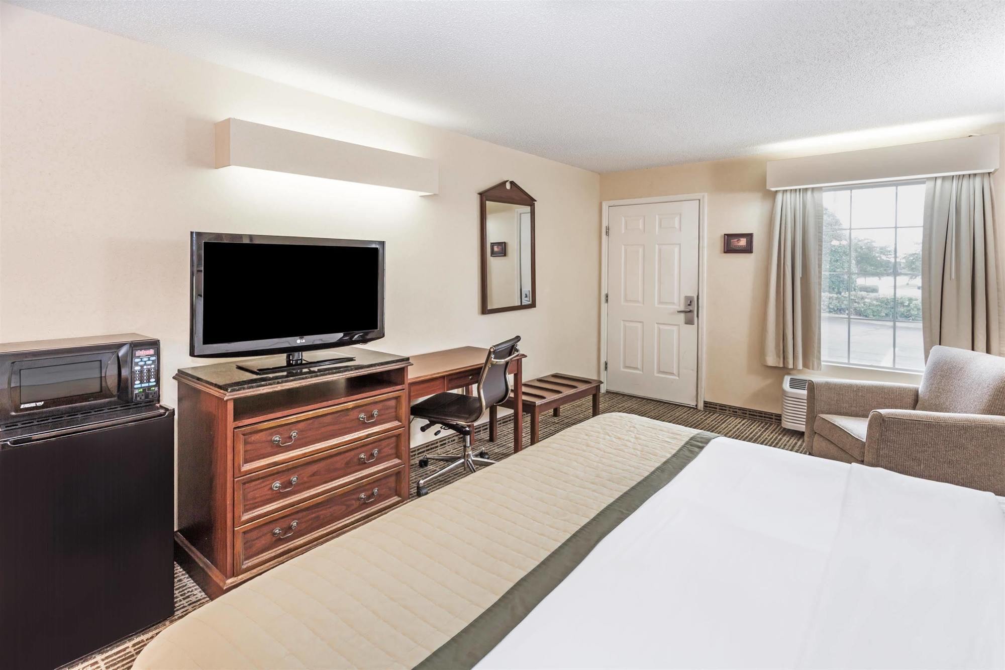Baymont By Wyndham Valdosta At Valdosta Mall Eksteriør bilde